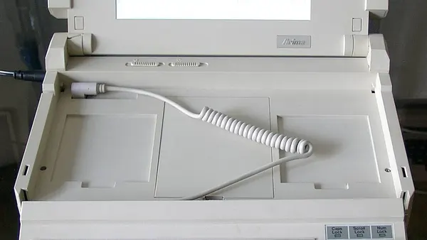 Laptop Arima Tastatur abgenommen