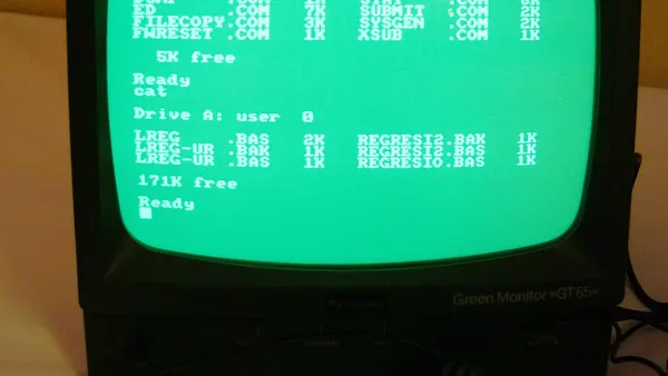 Schneider CPC6128 with green monitor GT65, disc catalog