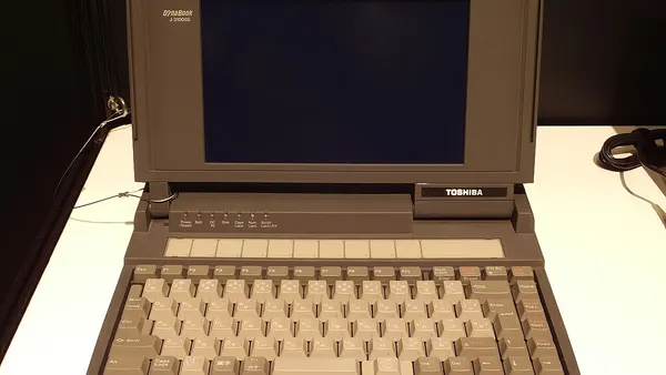 Toshiba DynaBook J-3100SS Laptop computer (Notebook computer), Front view