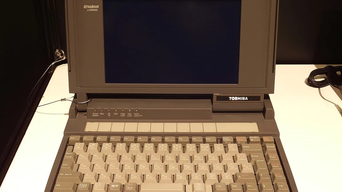 Toshiba DynaBook J-3100SS Laptop computer (Notebook computer), Front view