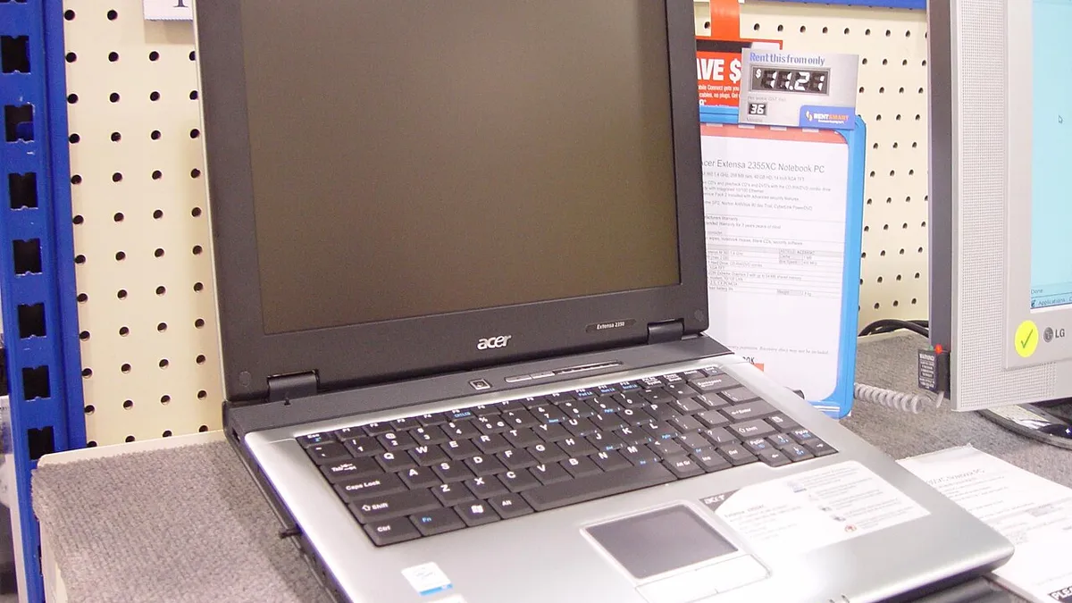 Acer aspire 2355xc laptop computer in store