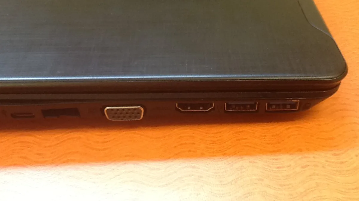 Acer laptop side