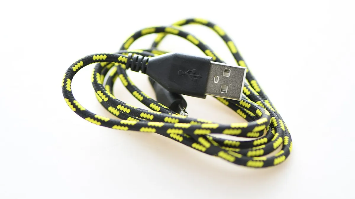 Black USB Phone Charger
