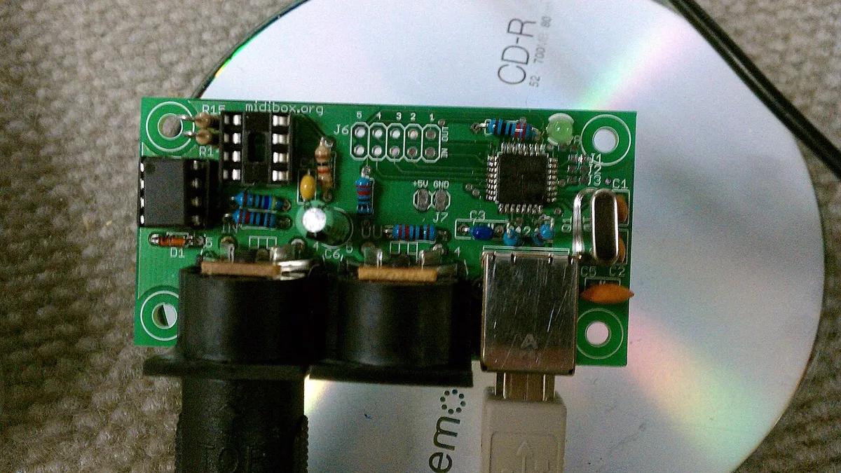 MIDIbox USB GM5 Module - GM5 USB-MIDI adapter (photo by gracial23)