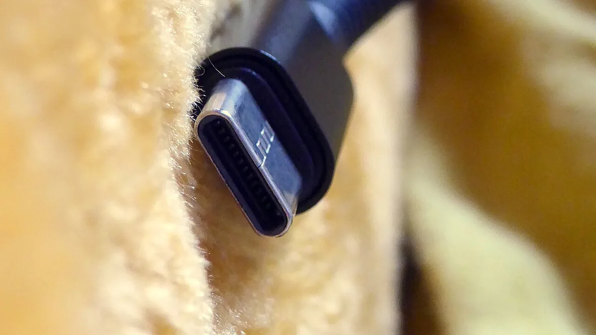 Black charging cable type USB-C plugs 01