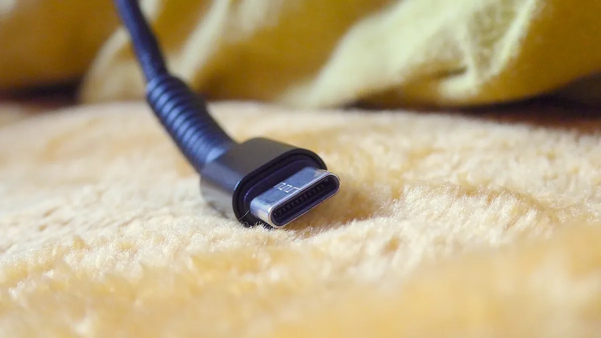 Black charging cable type USB-C plugs 11