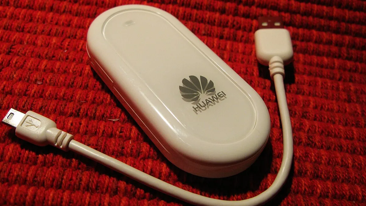 Huawei EC226 with USB cable (3384718751)