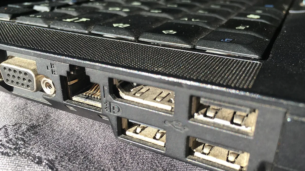 Interfaces on left side of Lenovo ThinkPad T410 laptop - VGA connector, Ethernet port, Display port, three USB 2.0 ports