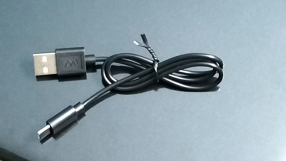 USB cable with twisttie