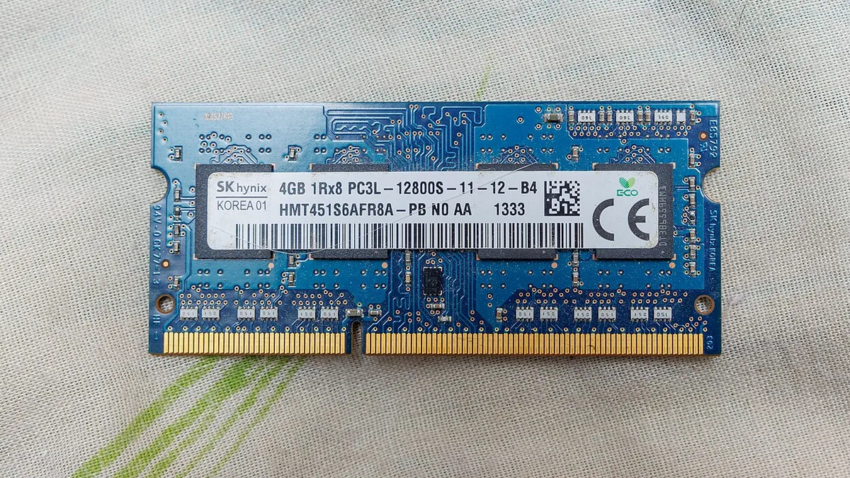 SK HYNIX HMT451S6AFR8A-PB 4GB PC3-12800 DDR3-1600MHz SINGLE RANK MEMORY MODULE FRONT