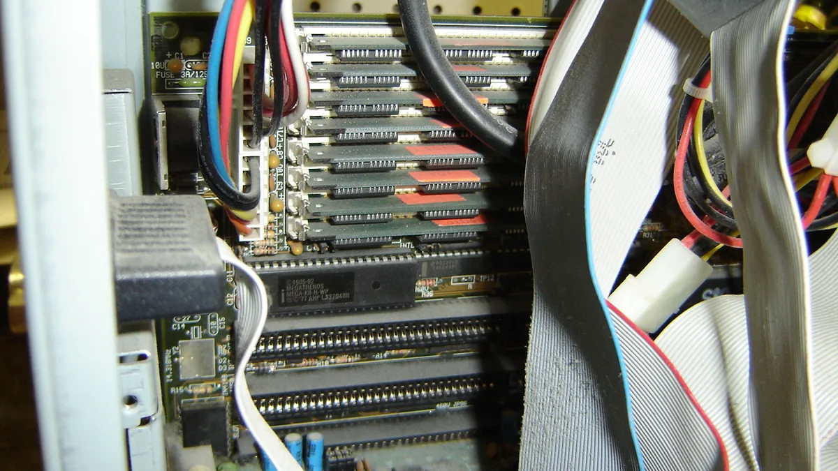 32 Megs of RAM. On SIMMs. (1315606426)