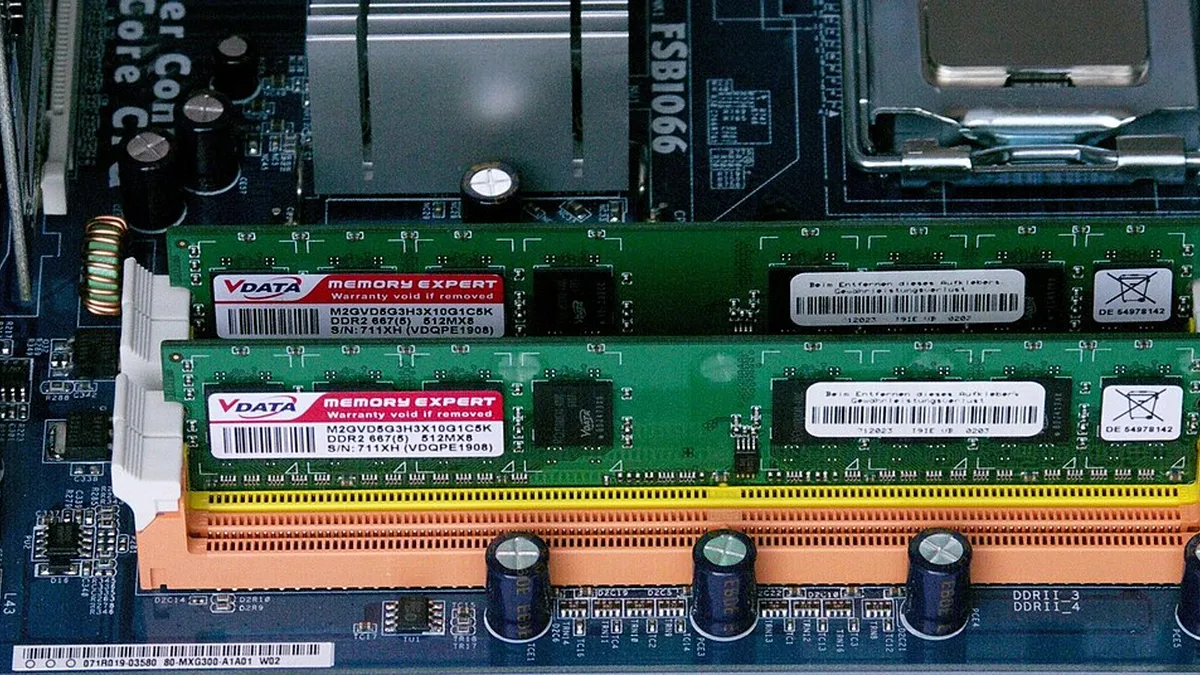 Mainboard with DDR2-RAM