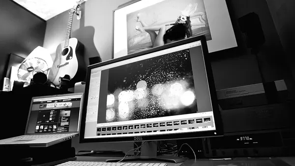 Computer monitors in B&W