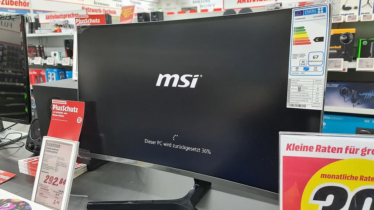 2020-09-26 Ein ausgestellter MSI-PC mit Samsung-Monitor 20200926 133146