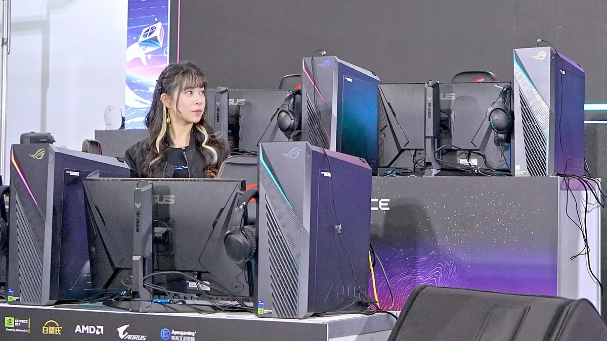 TUF Gaming monitors, ROG computer cases, DaDa Wong standing on the main stage 20241222