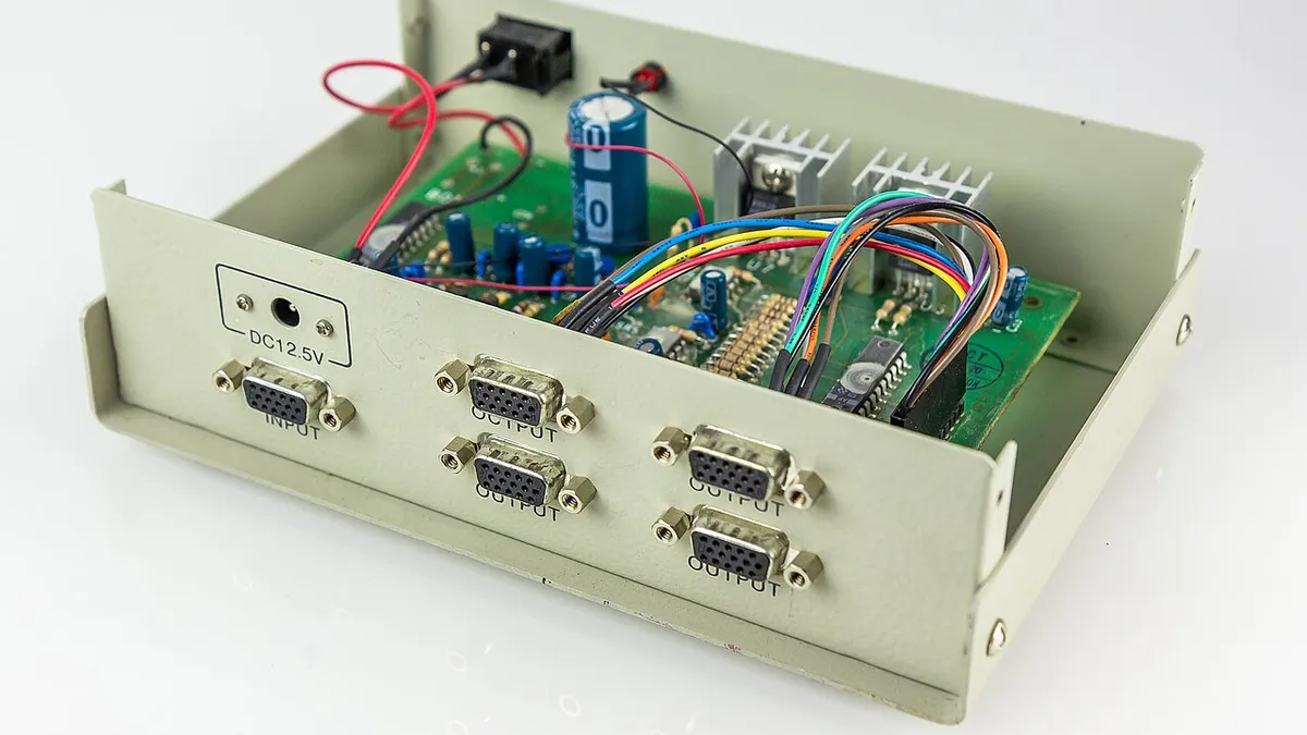 Analog Monitor Splitter (unbranded)-2313