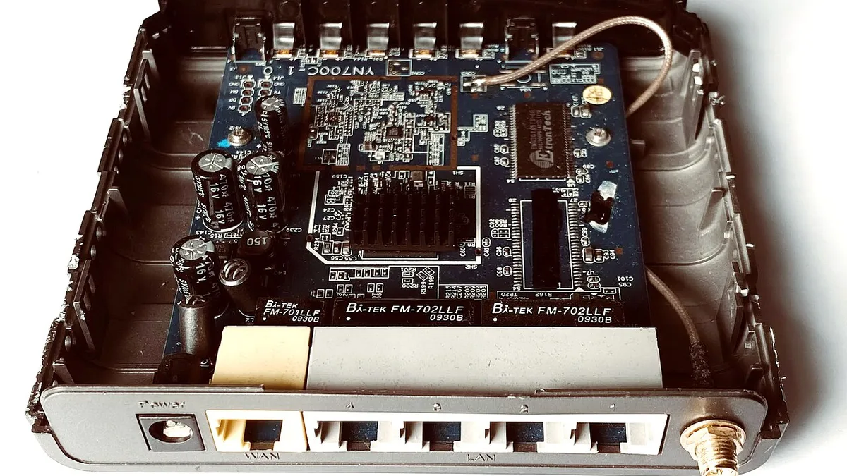 Wireless router, internal components (LevelOne WBR-6002)