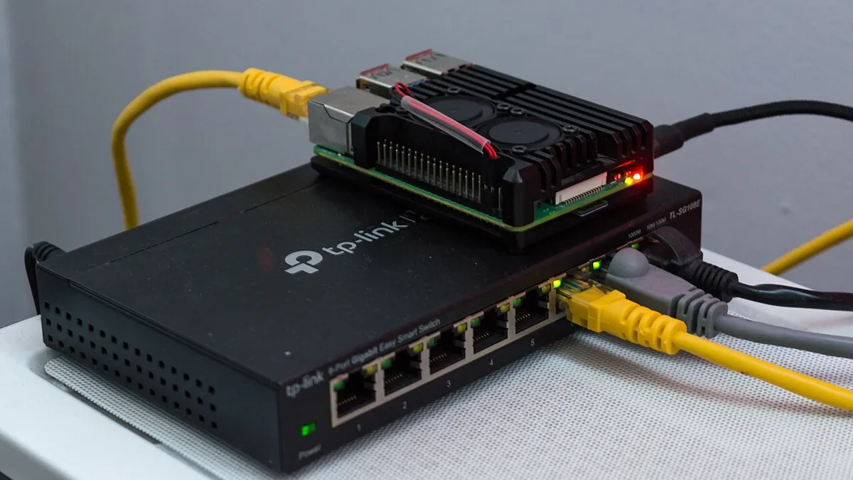 Raspberry Pi 4 on a network switch