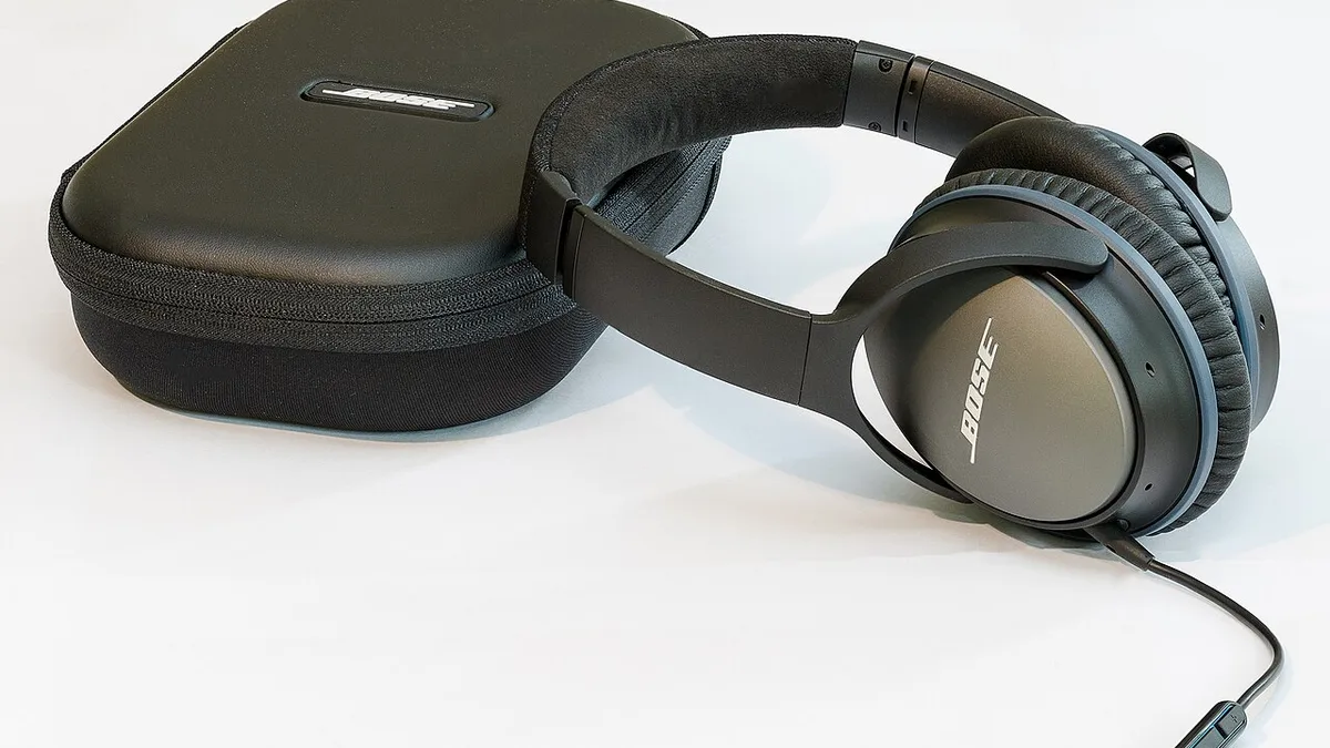 Bose QuietComfort 25 Acoustic Noise Cancelling Headphones with Carry Case