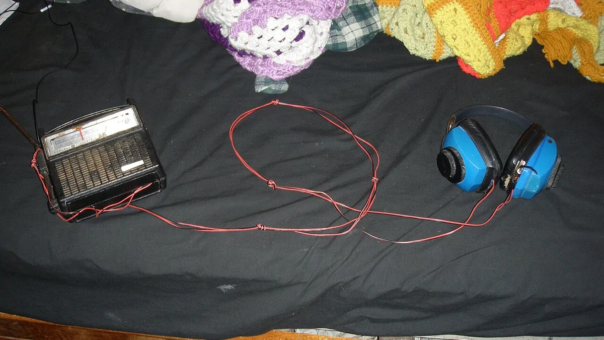 Homemade high level headphones with portable radio 01
