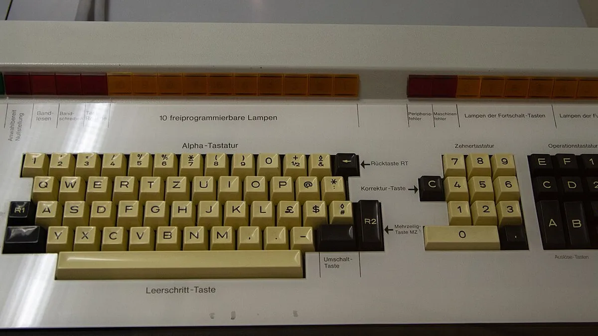 Computer keyboard with QWERTZ layout
