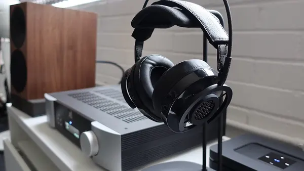 AudioQuest NightHawk Carbon headphones (34424584065)