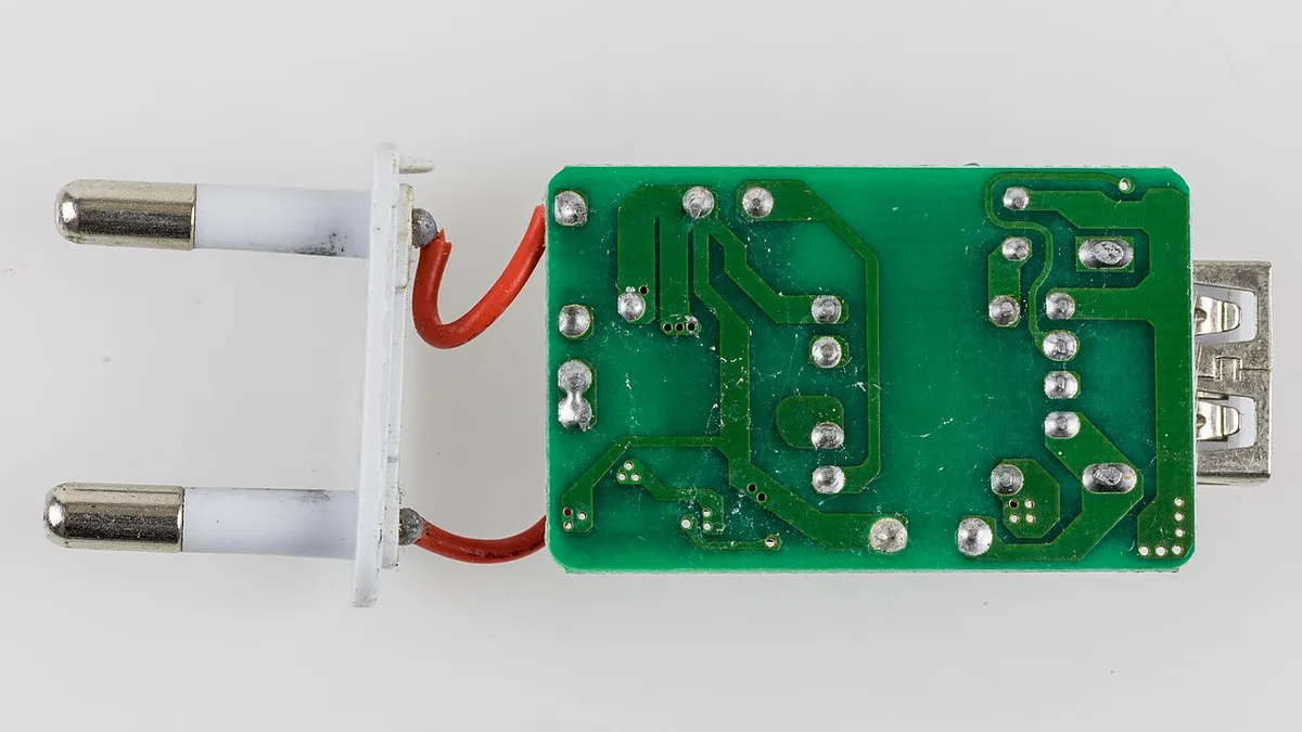 Plug-in USB charger - case removed-8159