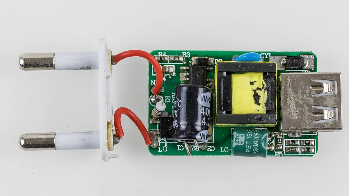 Plug-in USB charger - case removed-8158