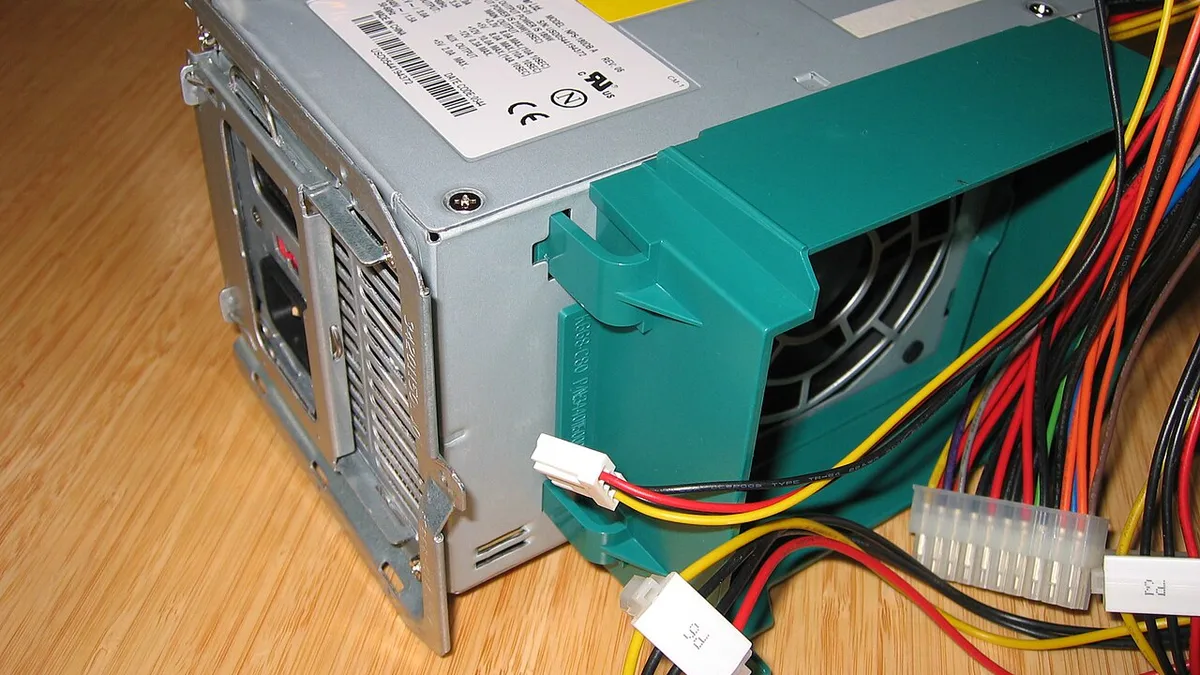 PC Power Supply Unit PSU wird CPU cooler air flow funnel IMG 8127