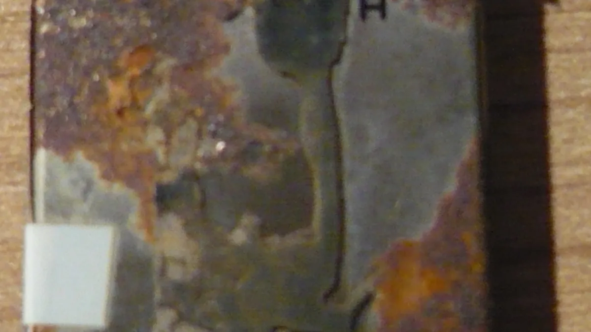 Rusty old lithium-ion battery (1)