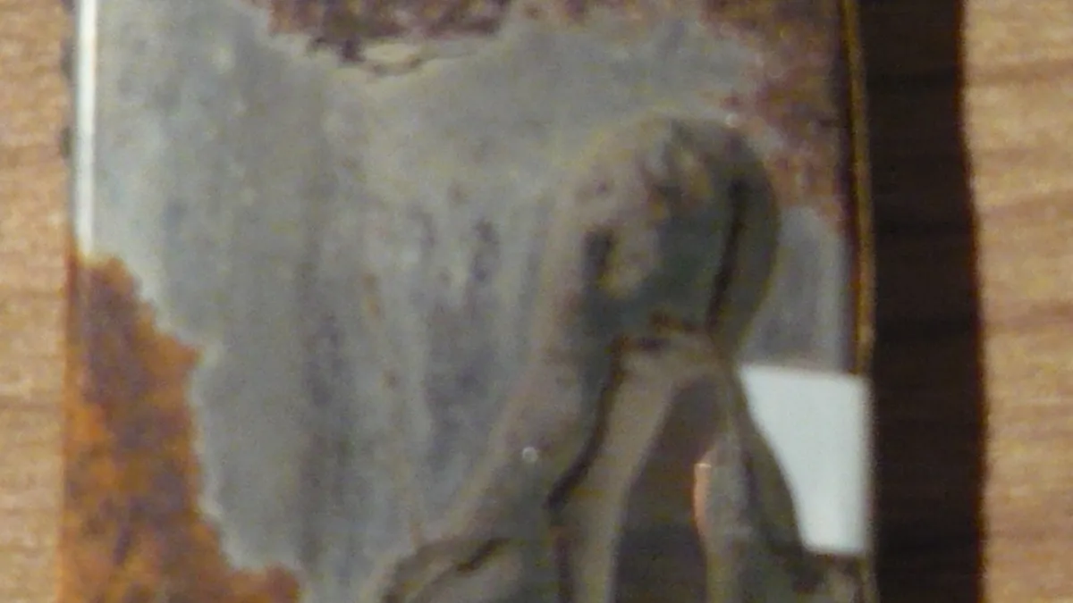 Rusty old lithium-ion battery (2)