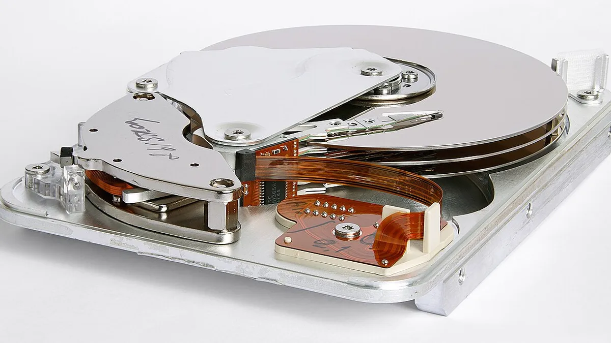 Seagate ST33232A hard disk inner view