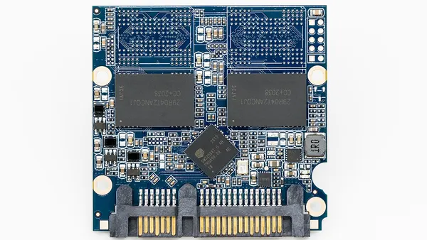 2023 Dysk SSD Patriot P210 1TB wewnątrz