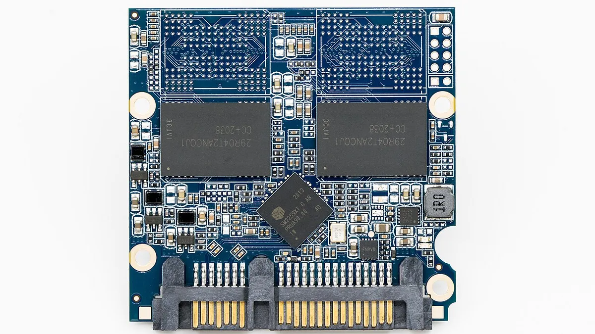 2023 Dysk SSD Patriot P210 1TB wewnątrz