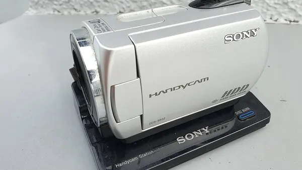 SONY DCR-SR32 Hanydcam with hard disk drive, nightshot plus, 40x optical zoom 5