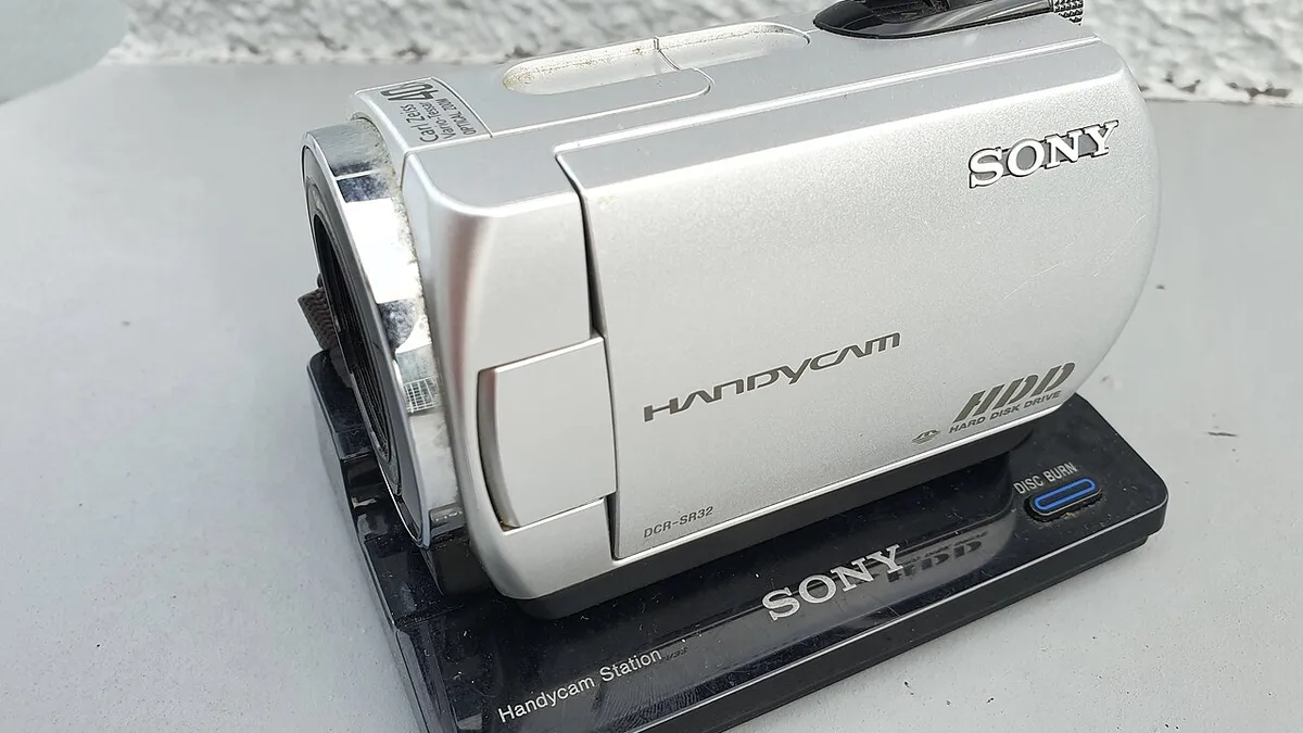 SONY DCR-SR32 Hanydcam with hard disk drive, nightshot plus, 40x optical zoom 5