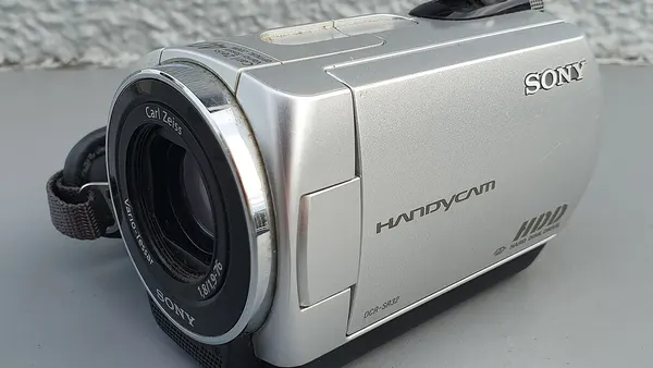 SONY DCR-SR32 Hanydcam with hard disk drive, nightshot plus, 40x optical zoom
