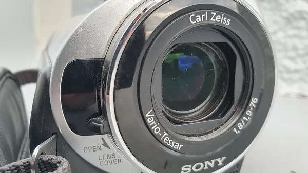 SONY DCR-SR32 Hanydcam with hard disk drive, nightshot plus, 40x optical zoom 2