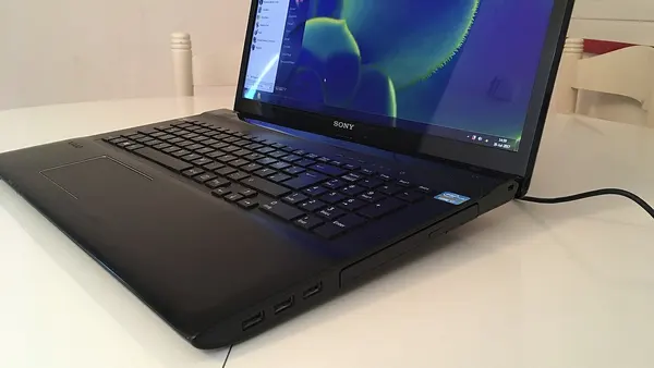 Savremeni laptop uređaj