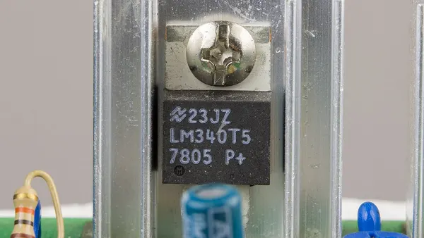 Analog Monitor Splitter (unbranded) - National Semiconductor LM340T5 -3148