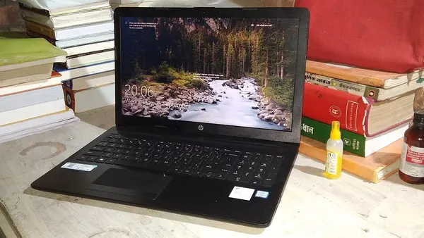 HP Laptop 15-da1xxx (1)