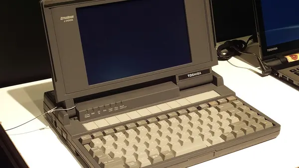 Toshiba DynaBook J-3100SS Laptop computer (Notebook computer), Perspective view