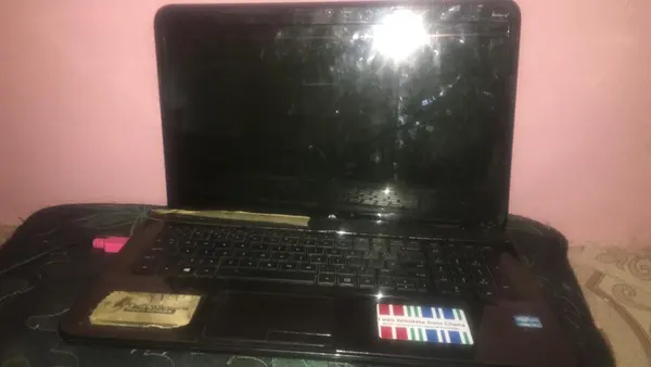 RANDY BROKEN LAPTOP 01