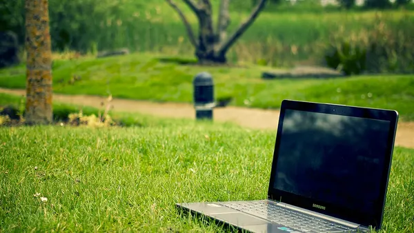Laptop-notebook-grass-meadow (23699141873)
