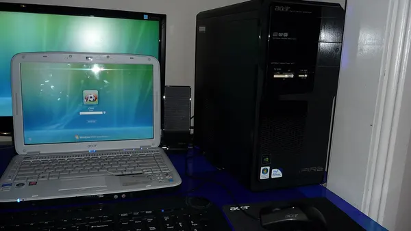 Acer Aspire 4920G laptop with Acer Aspire M1800 desktop 20091117