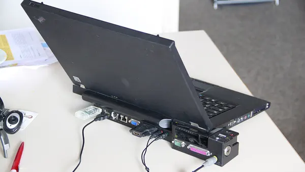 Thinkpad docking station with T61 laptop
