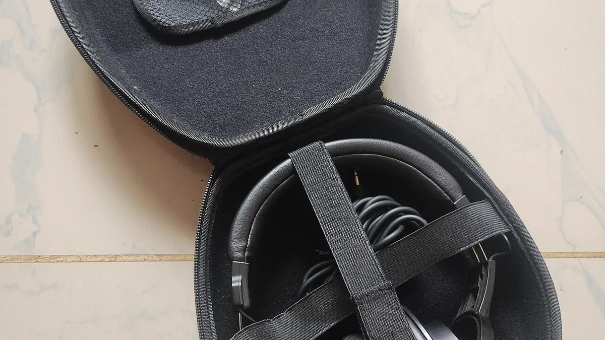 Audio Technica headphones 02