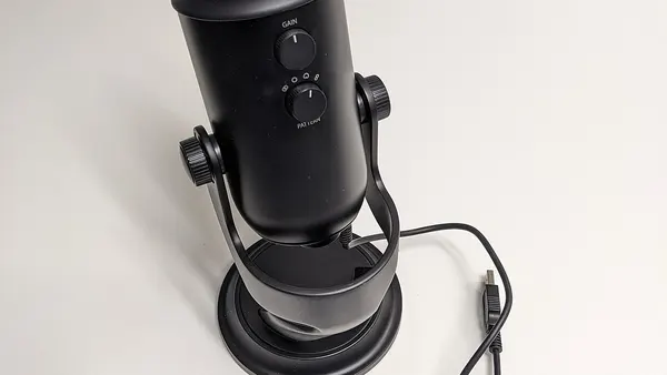 Blue Yeti Blackout USB microphone (51844234538)
