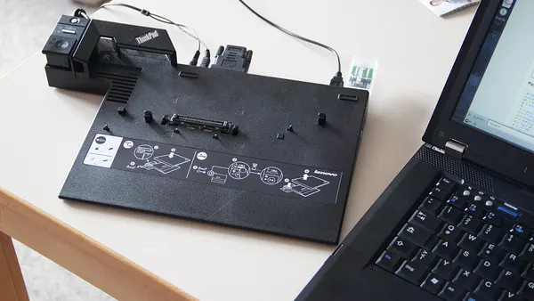 Thinkpad docking station near T61 laptop