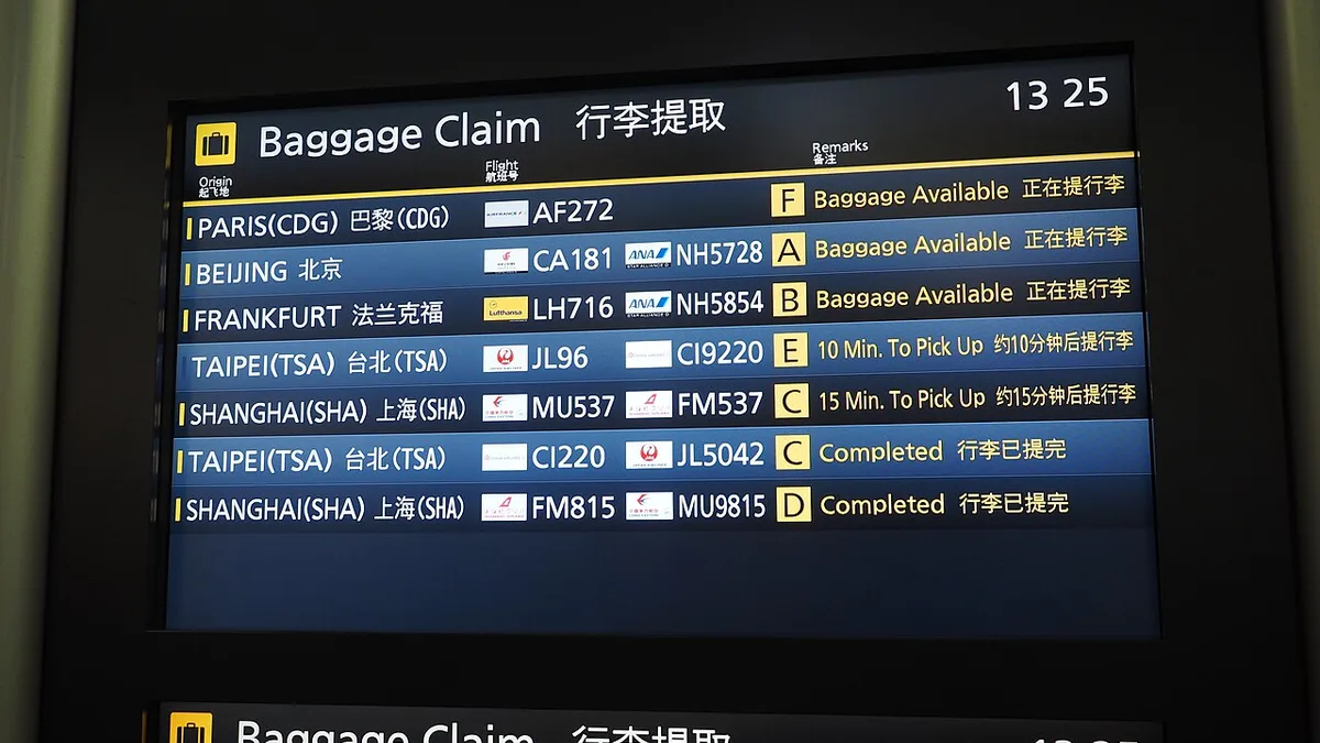 Baggage claim information screen at Haneda Int'l Airport; December 2012